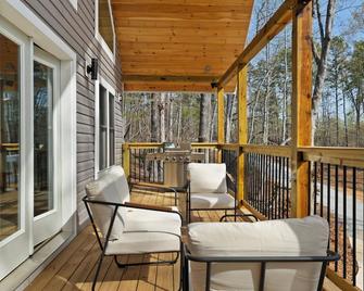 Lake Hartwell Escape!- Cabin for groups & families - Westminster - Balcony