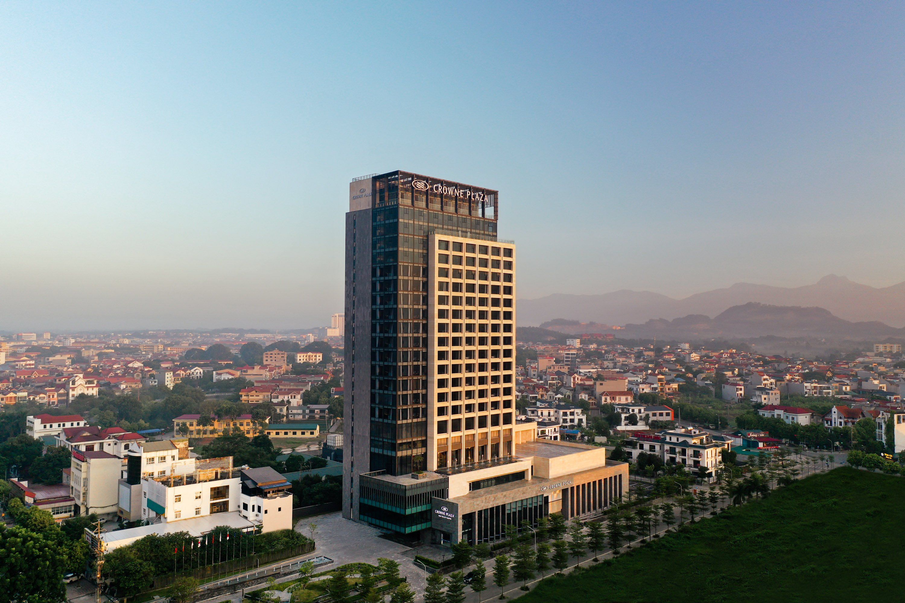 Crowne Plaza Vinh Yen City Centre By IHG - Vinh Yen - Edificio