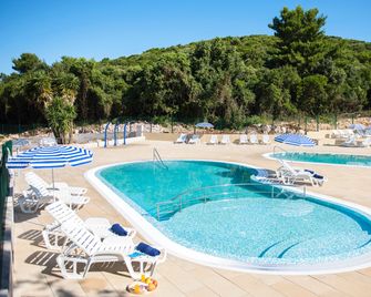 Port 9 Apartmani - Korčula - Piscina