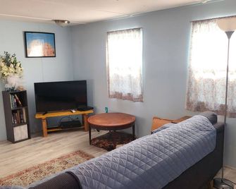 Turquoise Pearl in the Desert - Truth or Consequences - Living room