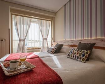 Apartamentos River Santander - Santander - Bedroom