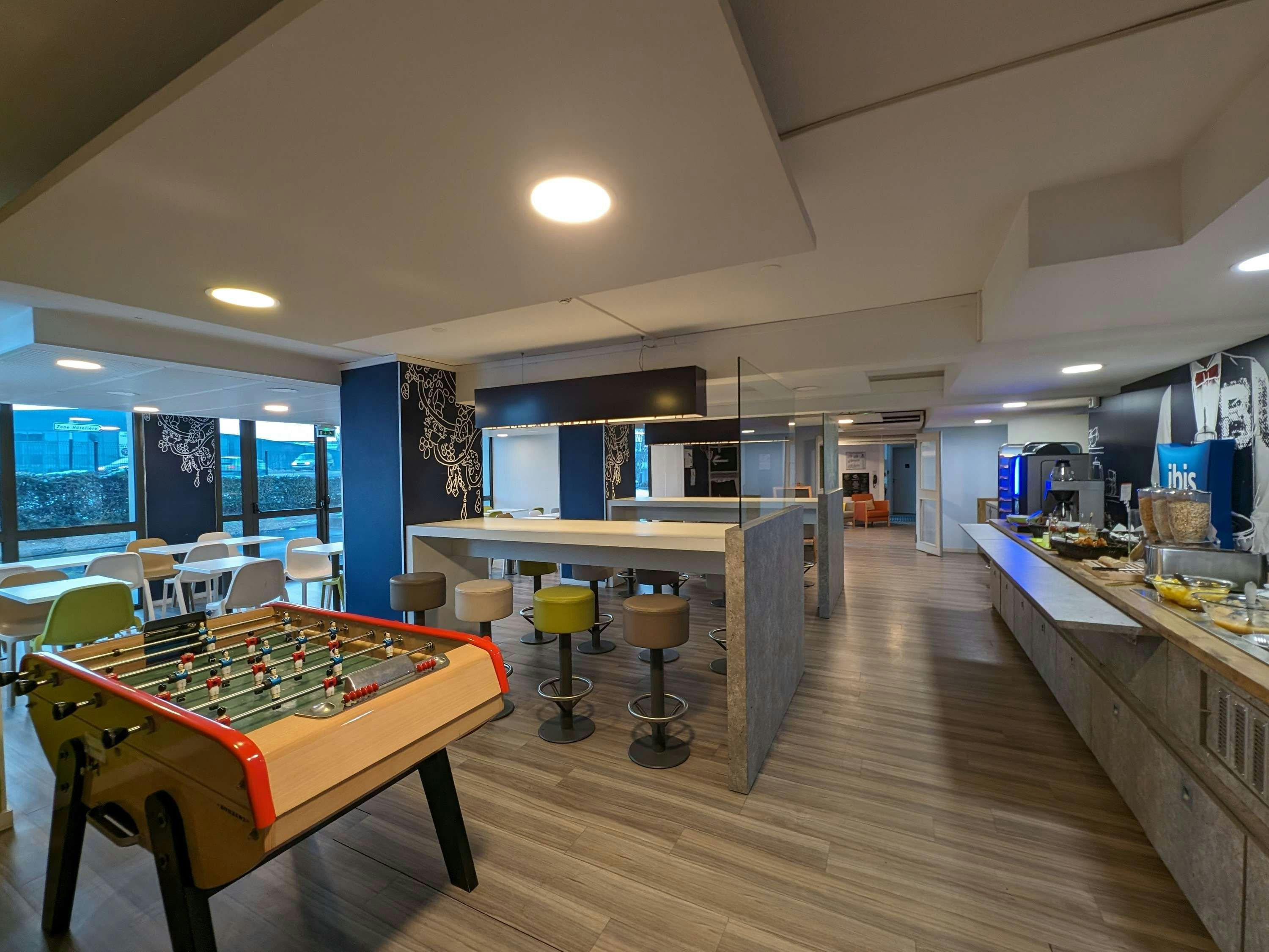 إيبيس بدجيت كليرمونت فيراند لو بريزيت آيروبورت - كليرمون- فيران - مطعم