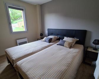 Le Séchoir des acacias, 110m2 gîte 'La Noyeraie' with heated swimming pool. - Saint-Léon-sur-Vézère - Habitación
