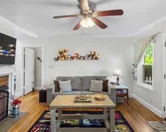 Friendly Family Oasis Airport 5 mins, DT 10 mins - Nashville - Salon