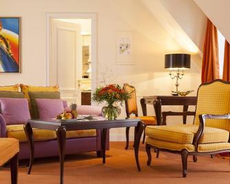 Relais & Châteaux Hotel Bülow Palais - Dresde - Sala de estar