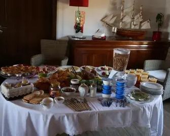 Chambres d'hôtes Naturistes (Nudiste) 'Cabanadelsol' - Adults Only - Sao Bartolomeu de Messines - Buffet