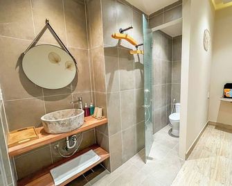 Vaia Hoi An Boutique Hotel - Hoi An - Bathroom
