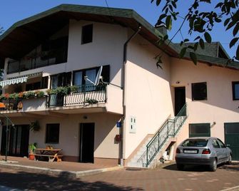 Apartments Strmac - Slunj - Building