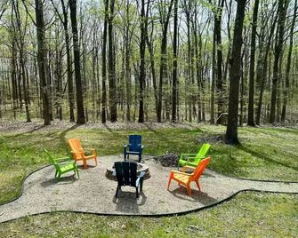 “Serenity Now” a 2BR country home in the heart of Amish Country - West Union - Patio