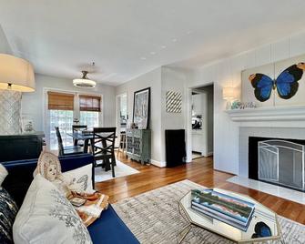 The Bradley @ Bethesda Row - Chevy Chase - Living room