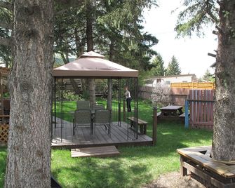 Blue Mountain Motel - Pincher Creek - Patio