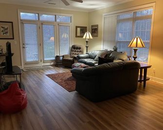 Waterfront Condo 3br/3ba- Lake Marion, Ballards Point II, Santee, Sc - Santee - Living room