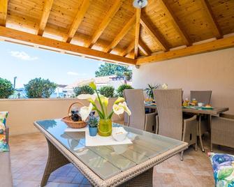 4 bedroom gorgeous home in Banici - Banići - Balcón