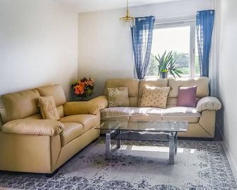 3 Bedroom Cozy Apartment In Visby - Visby - Olohuone