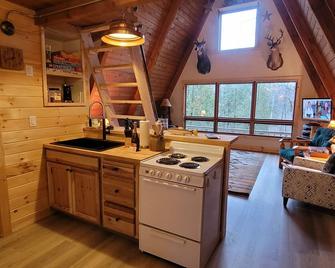 A Luther Frame of Mind -Riverfront, ORV, Fishermen - Hosted by Simple Lyfe Stays - Luther - Cocina