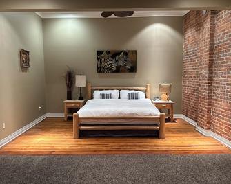 The Brick-Road Penthouse - Kokomo - Спальня