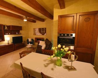 Farmhouse Renee - Qala - Comedor