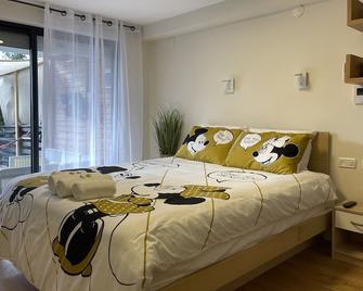 Amazing Private Suite with Garden, Pool, Hottub & Mountains View - Haïfa - Chambre