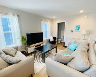 The Boogie Bungalow! Modern condo near Tropicana - 柏堅 - 客廳