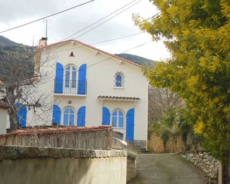Detached character house with large garden, two minutes from Ceret town centre - Ceret - Gebouw
