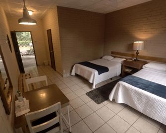 Hotel La Colonia - Retalhuleu