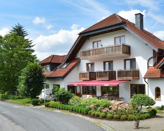 Rhön-Hotel Sonnenhof - Restaurant & Café - Poppenhausen - Gebäude