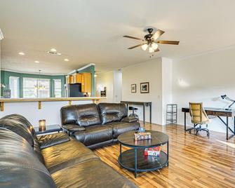 26 Mi to Fresno Pet-Friendly Home in Reedley! - Reedley