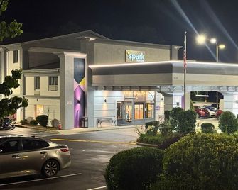 Spark Hotel Asheville East-Blue Ridge Pkwy Access - Asheville - Κτίριο