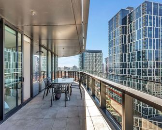 ميلبورن لايف ستايل أبارتمنتس - بيست فيوز أون كولينز - ميلبورن - شرفة