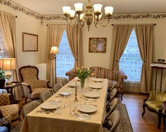 Grand Colonial Bed and Breakfast - Herkimer - Comedor