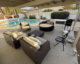 Sunny San Diego, Entire home, Pool, Free Parking, BBQ, Pets allowed, family neighborhood! - סן דייגו - בריכה