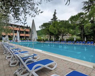 Hotel Royal - Garda - Piscina