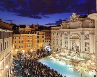ريليه فونتانا دي تريفي - روما - مبنى