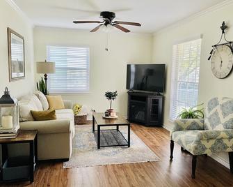 Cozy home in Schertz - Schertz - Living room