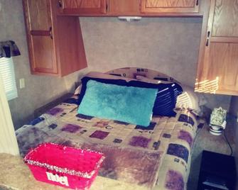 Cederhill State Park travel trailer - Cedar Hill - Bedroom