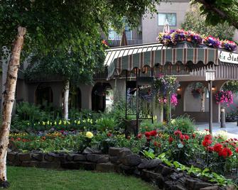 Sophie Station Suites - פיירבנקס - בניין