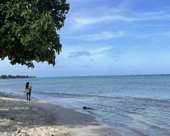 Beautiful Fully Furnished Mountainview Studio across PauPau Beach - San Roque - Strand