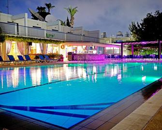 Green Bungalows Hotel Apartments - Agia Napa - Pool