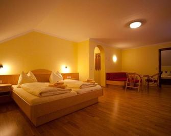 Hotel Die Metzgerstubn - Sankt Michael Im Lungau - Bedroom
