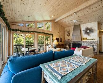 Lakefront Escape, On Snowmobile Trail, Near Town - Old Forge - Obývací pokoj