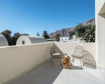 Heyday Luxury Suites - Perissa - Balcony