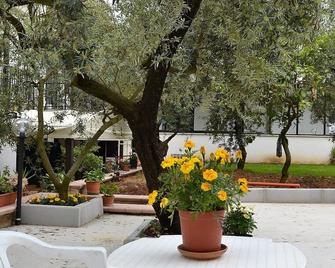 B&B Il Girasole - Formia - Патіо