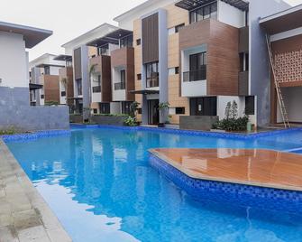 Comfortable and Best Choice 1BR at Asatti Apartment - Jakarta - Piscina