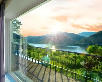 New Healing Spa Pension - Gapyeong - Balcony