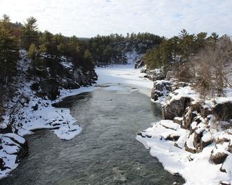Peacock Suite at historic 123 South Washington - Saint Croix Falls - Edificio