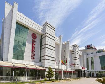 Ramada Plaza by Wyndham Izmit - İzmit - Rakennus