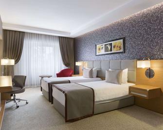 Ramada Plaza by Wyndham Izmit - İzmit - Schlafzimmer