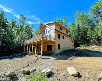 31R Brand new log home on quiet side street in Bethlehem, close to Main Street! 20 min to skiing - Bethlehem - Gebäude