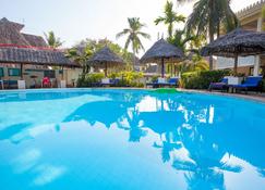 Aestus Villas Resort - Diani Beach - Basen