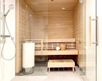 City Home Finland Big Luxury Suite - Spacious Suite with Own SAUNA, One Bedroom and Furnished Balcony next to Train Station - Tampere - Spa